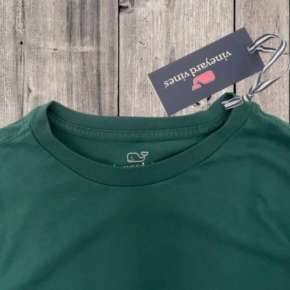 VINEYARD VINES SANTA WHALE POCKET TEE, SIZE MEDIUM - Picture 4 of 6